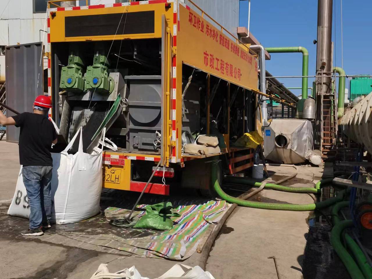 双塔淤泥压干处理